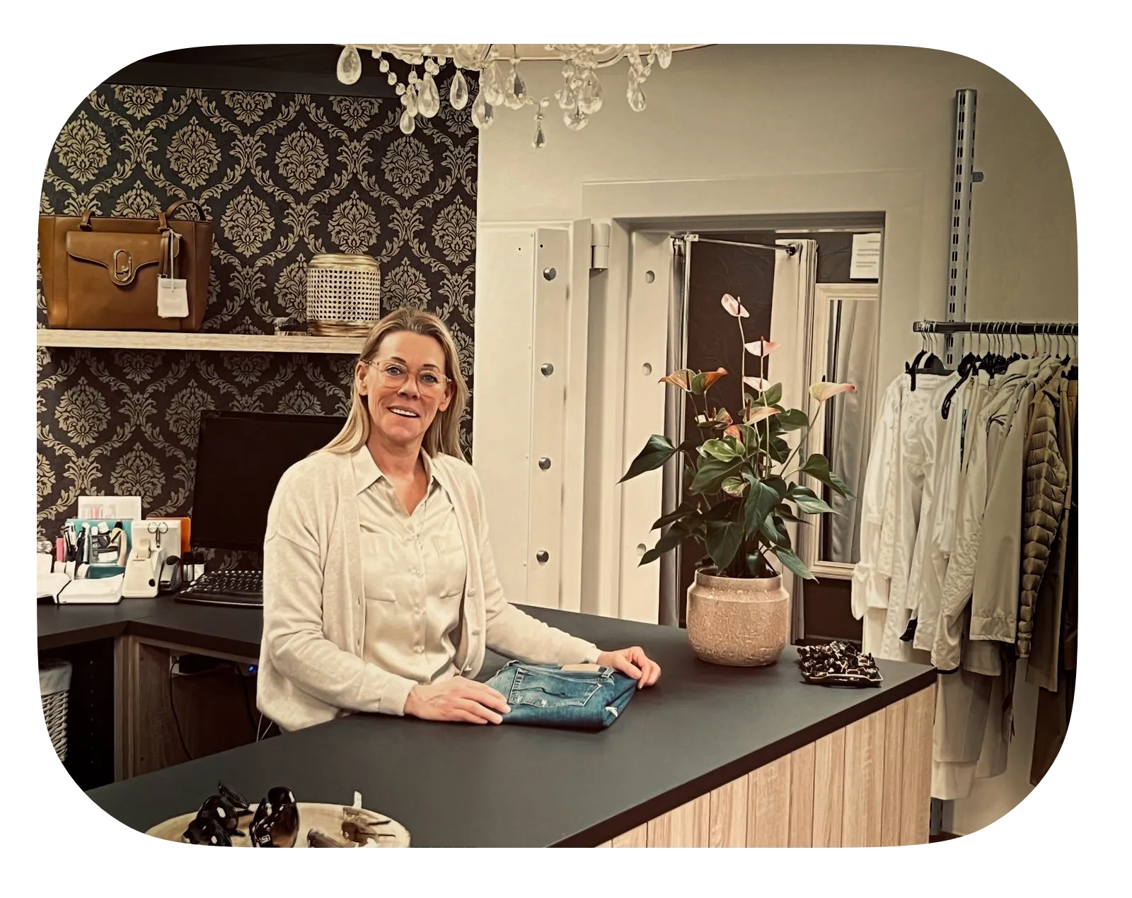 Sylvie Devos in haar tweedehandsboetiek
